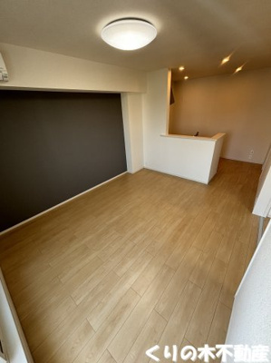 【居間・リビング】 | グランディール枝堀Ｂ | 反転タイプのお部屋です（現況を優先します）
