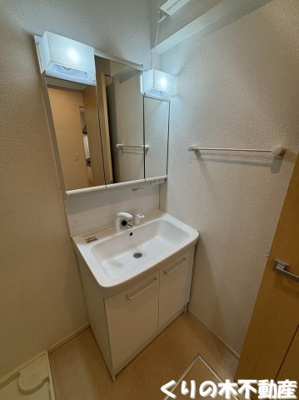 【洗面所】 | グランディール枝堀Ｂ | 反転タイプのお部屋です（現況を優先します）