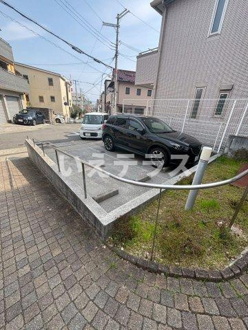 ロイスグラン神戸湊川公園の駐車場