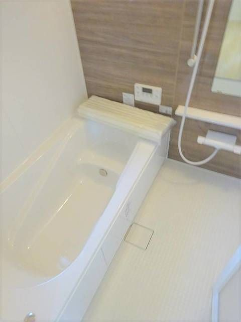 クレイドルガーデン沼津市青野　第８　１号棟の浴室