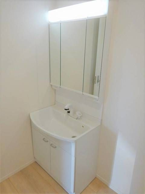 クレイドルガーデン沼津市青野　第８　１号棟の洗面所