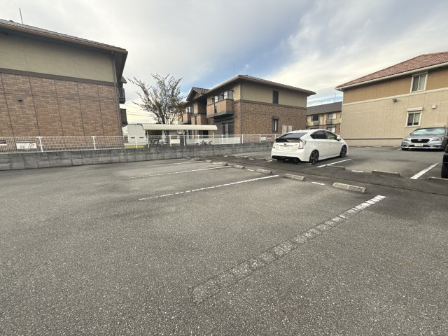 グランモア航　Ａ棟の駐車場