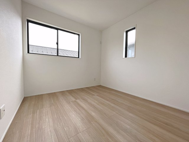 新築戸建・新築建売　郡山市安積町長久保三丁目　安積第三小・安積第二中の洋室|5.2帖の洋室はシンプルなので様々なテイストのインテリアも合いそうですね！