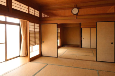 【和室】 | 桜川市真壁町原方6DK中古住宅 | 室内をイメージしやすくするため、一部の家具やお荷物を加工で消去しております。