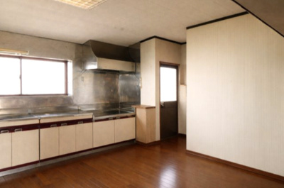 【キッチン】 | 桜川市真壁町原方6DK中古住宅 | 室内をイメージしやすくするため、一部の家具やお荷物を加工で消去しております。