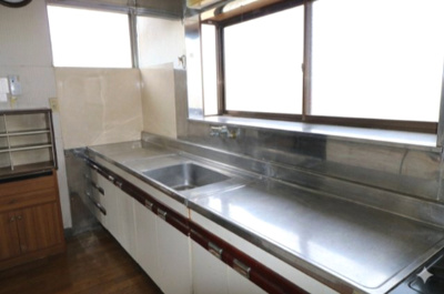 【キッチン】 | 桜川市真壁町原方6DK中古住宅 | 室内をイメージしやすくするため、一部の家具やお荷物を加工で消去しております。