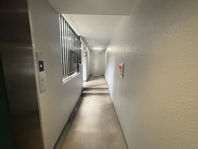 サウザー岡本のロビー