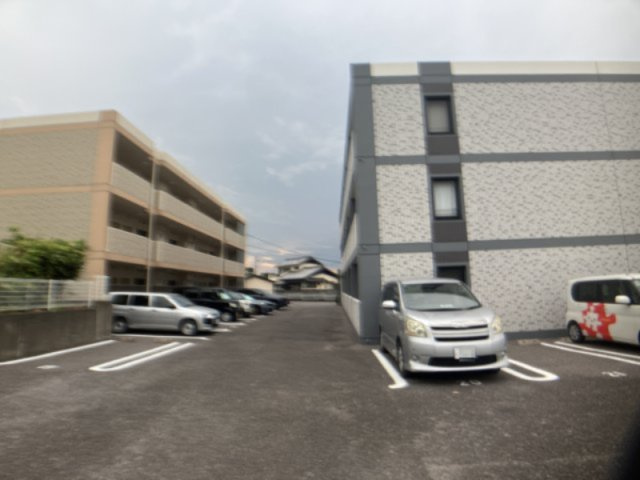 ヌーベル　コリーヌⅠの駐車場