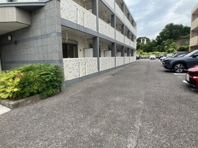 ヌーベル　コリーヌⅠの駐車場