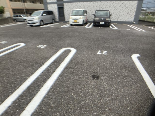 ヌーベル　コリーヌⅠの駐車場