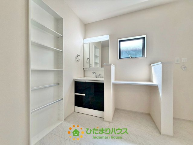 白岡市篠津　新築一戸建て　リーブルガーデンの独立洗面台