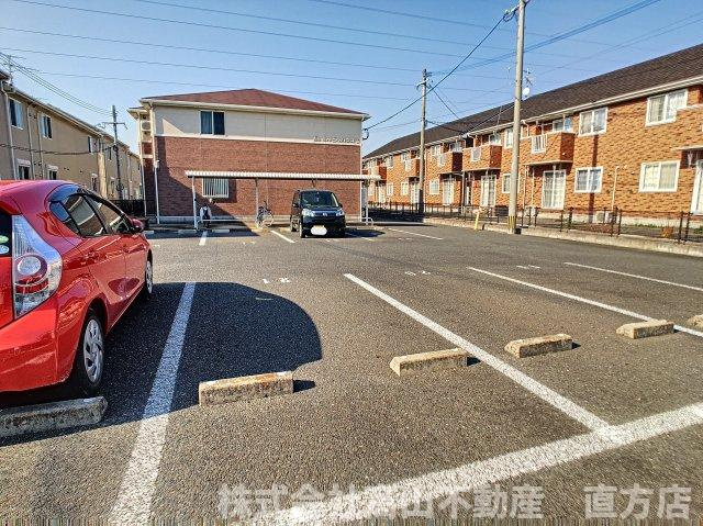 どんどんハウスⅡの駐車場