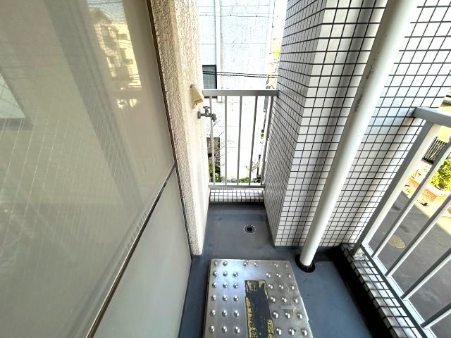 クレッシェンド岸地のバルコニー