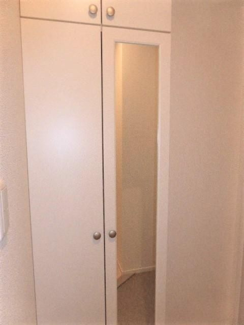エルプラスビューノの玄関