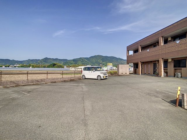 ピュア・エスポアールの駐車場