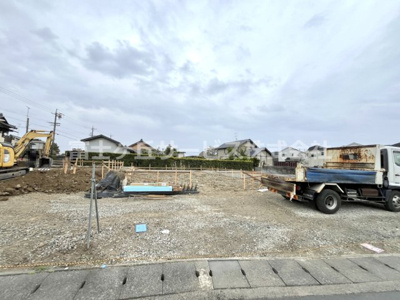 【外観】 | 磐田市東小島 新築一戸建て 2号棟 | 現在建築中の外観画像です。ご内覧は同じメーカーの完成物件へご案内いたしますので、いつでもご相談ください！