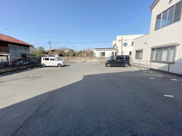 リビングタウン上並榎　Ａの駐車場|高崎、前橋、伊勢崎エリアのお部屋探しはエンドスケープまで！お客様の理想お聞かせ下さい♪