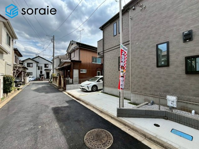 狭山ヶ丘32期　全2棟　新築戸建　ハートフルタウンの前面道路含む現地写真