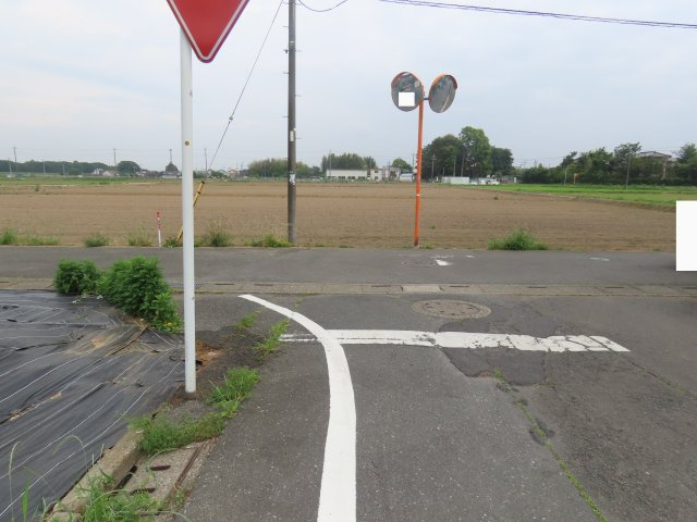 坂戸市鶴舞売地の前面道路含む現地写真