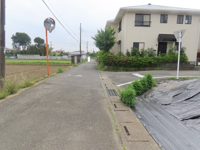 坂戸市鶴舞売地の前面道路含む現地写真