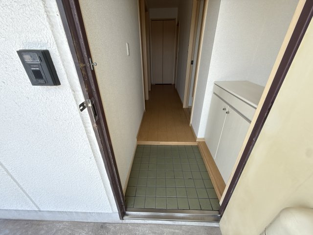レジデンス英賀保の玄関