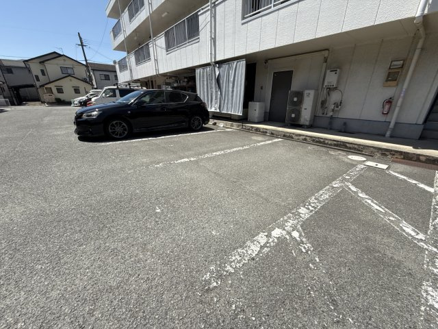 レジデンス英賀保の駐車場