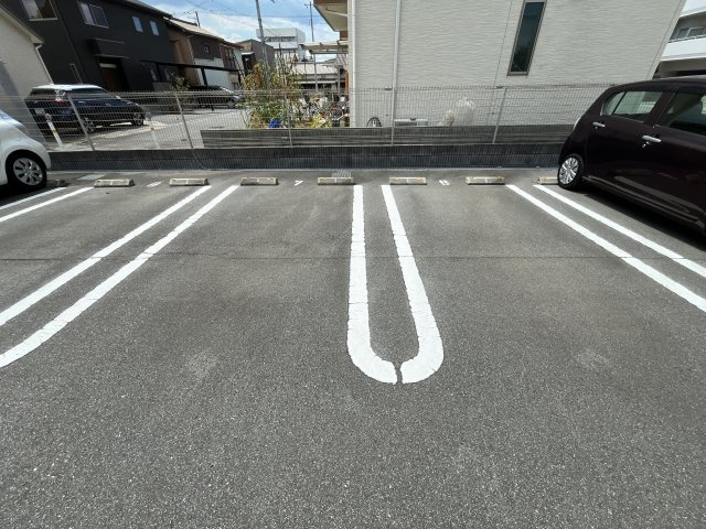 ブリーズコート城北の駐車場