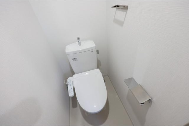 アドバンス神戸マーレのトイレ|同物件別部屋写真