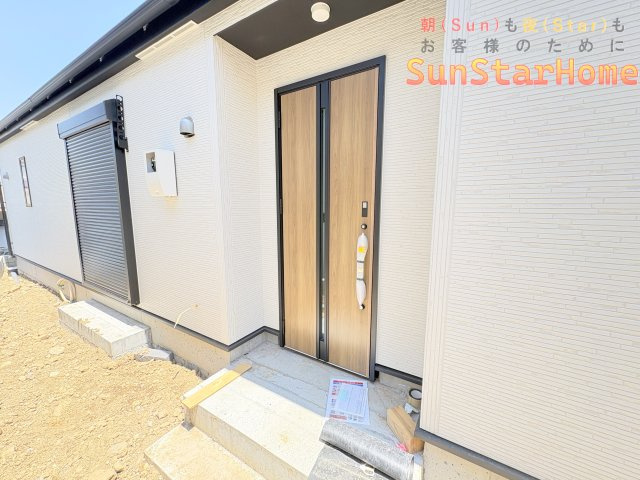 【サンスターホーム】青梅市長淵1丁目　新築1号棟の玄関