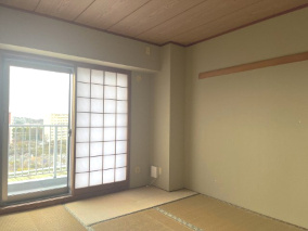 【和室】 | 新ゆりグリーンタウンけやき街区２号棟 | バルコニーに面した和室。落ち着いた空間でくつろぎの時間を。
