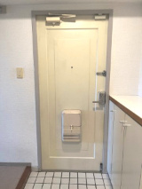 【玄関】 | 新ゆりグリーンタウンけやき街区２号棟 | シンプルで使いやすい玄関スペース。収納も確保されています。