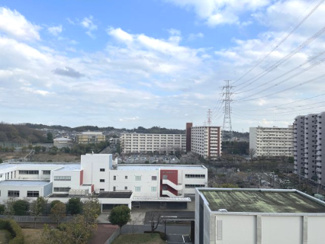 【展望】 | 新ゆりグリーンタウンけやき街区２号棟 | 前面棟との距離があり、開放感のある眺望が広がります。上階ならではの抜け感。