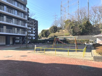 【周辺】 | 新ゆりグリーンタウンけやき街区２号棟 | 敷地内にはお子様も遊べる公園スペースあり。ゆとりある住環境が魅力です。