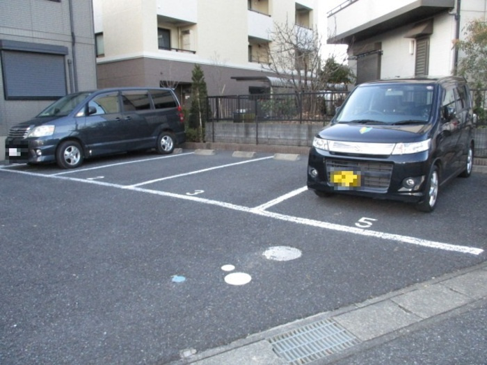 エスポワールの駐車場
