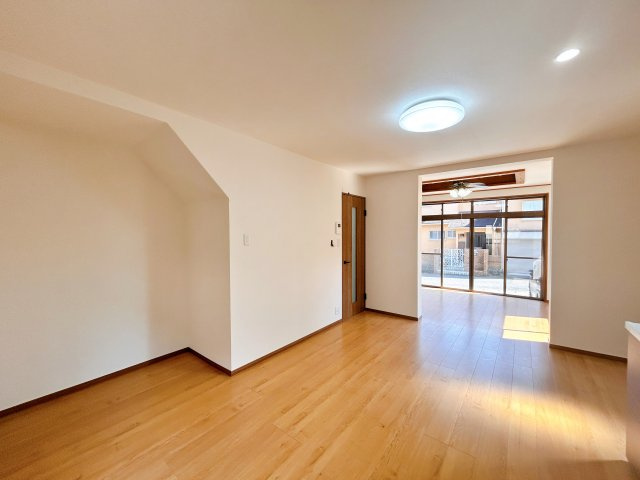 丹波篠山市住吉台の中古一戸建の居間・リビング