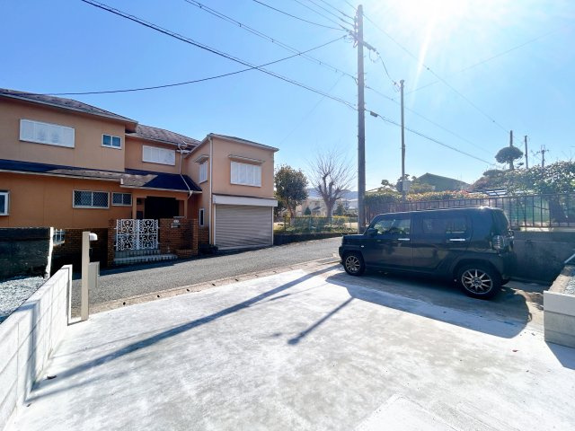 丹波篠山市住吉台の中古一戸建の前面道路含む現地写真