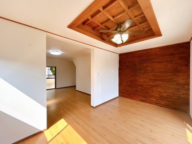 丹波篠山市住吉台の中古一戸建の居間・リビング