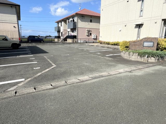 メゾンライム Aの駐車場