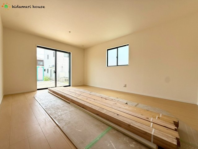 第18上尾上　新築戸建　ハートフルAの居間・リビング