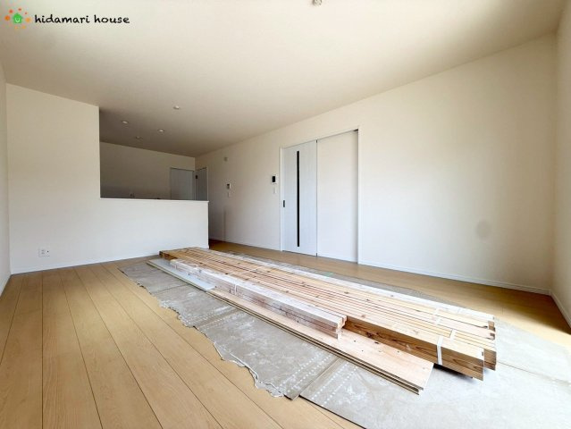 第18上尾上　新築戸建　ハートフルAの居間・リビング|LDK：16帖