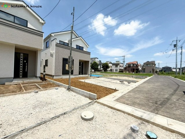 第18上尾上　新築戸建　ハートフルAの前面道路含む現地写真