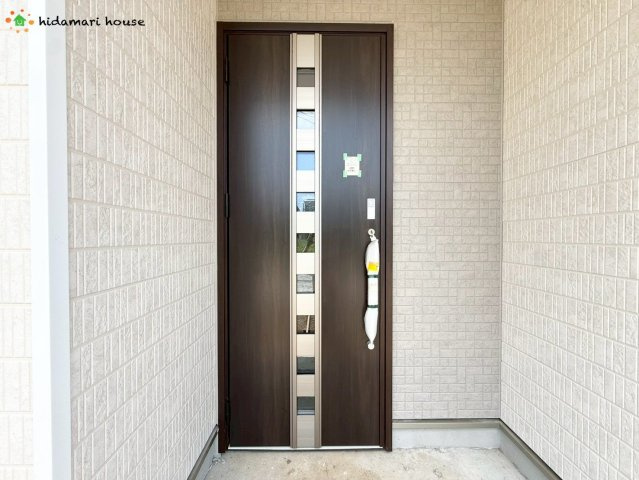 第18上尾上　新築戸建　ハートフルAの玄関