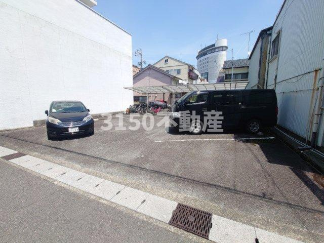 コーポ柳川の駐車場