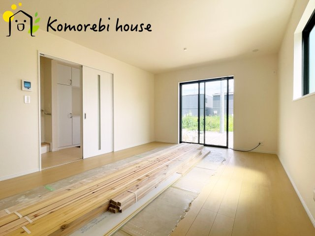 第18上尾市上　新築一戸建て　ハートフルタウン　Aの居間・リビング|使いやすい居間です