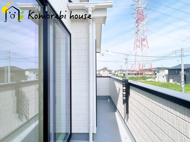 第18上尾市上　新築一戸建て　ハートフルタウン　Aのバルコニー|外からの目が気にならないバルコニーで洗濯物が干せます