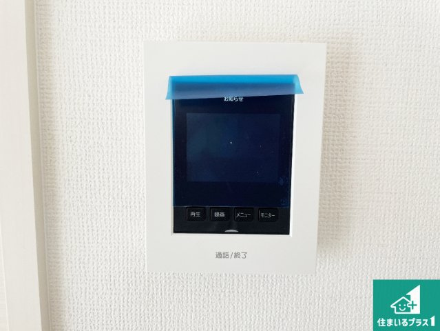 ■高槻市富田町　第1期　新築一戸建ての防犯設備|カラーモニターインターホン！声だけでなく来訪者の姿や顔がモニターで確認できるので、小さなお子様がいらっしゃるご家庭でも安心できます！