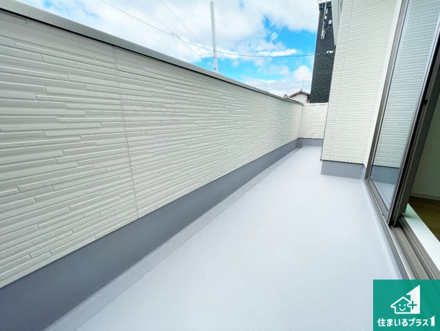 ■高槻市富田町　第1期　新築一戸建てのバルコニー|日当たりのよいバルコニー！お部屋が開放的に！