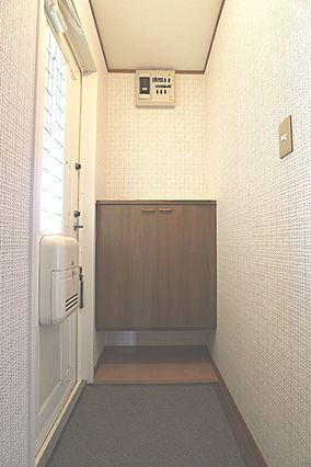 コーポ築揚の玄関|※掲載写真は同物件別号室の参考写真です。実際のお部屋とは間取り・設備・内装等が異なる場合があり、現況を優先とします。