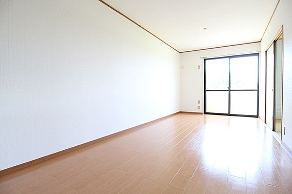 コーポ築揚の居間・リビング|※掲載写真は同物件別号室の参考写真です。実際のお部屋とは間取り・設備・内装等が異なる場合があり、現況を優先とします。