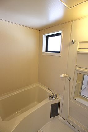 コーポ築揚の浴室|※掲載写真は同物件別号室の参考写真です。実際のお部屋とは間取り・設備・内装等が異なる場合があり、現況を優先とします。